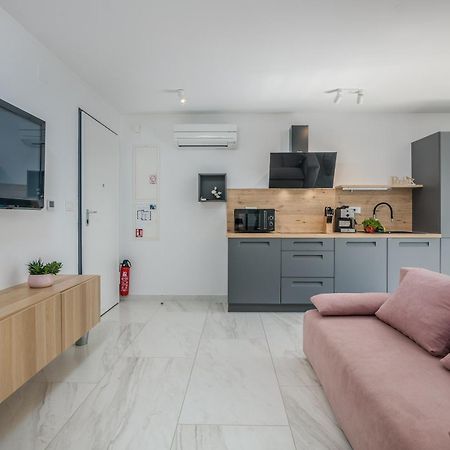 Modern Apartments Elle Malinska Вантачичи Екстериор снимка