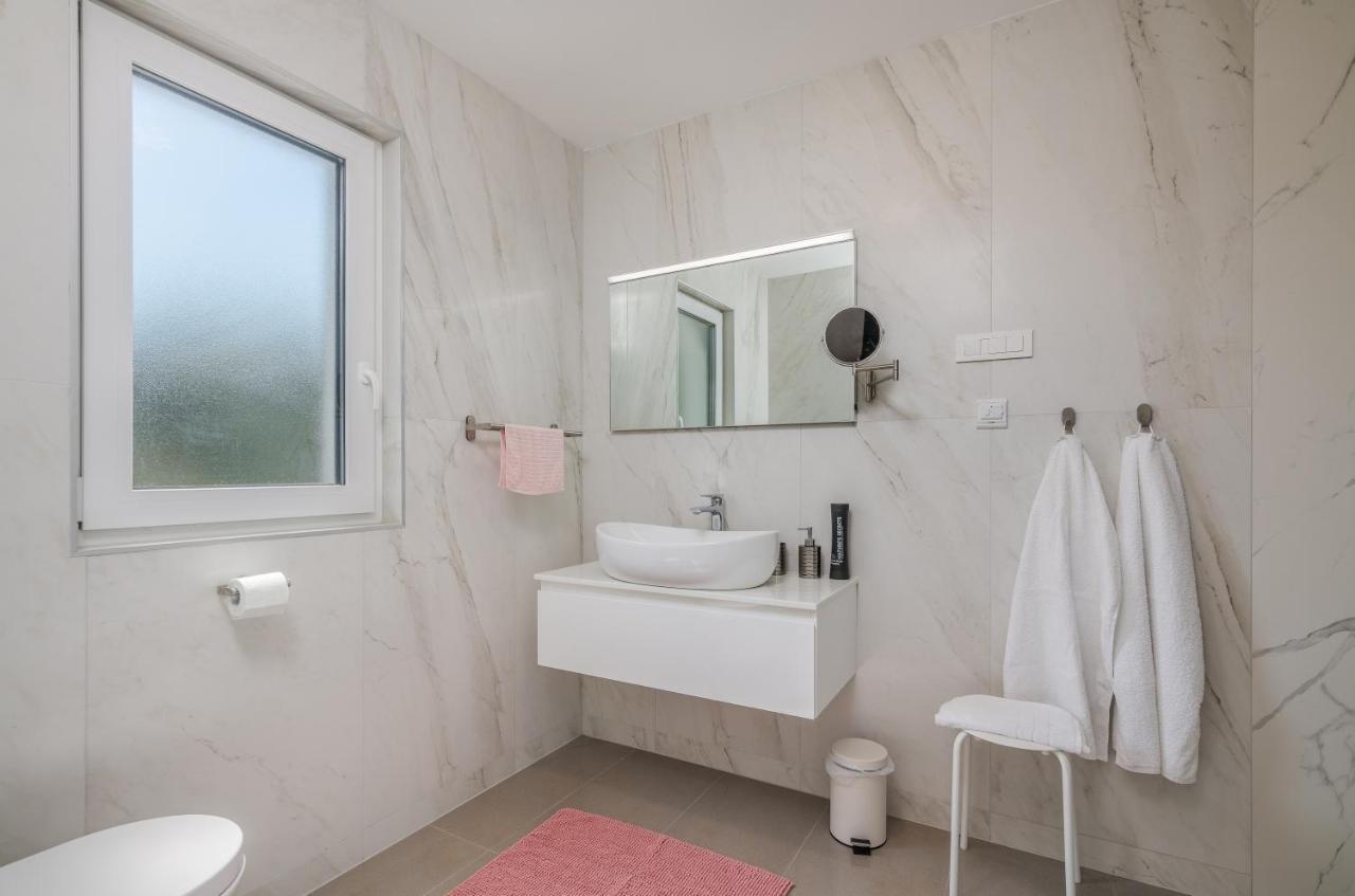 Modern Apartments Elle Malinska Вантачичи Екстериор снимка