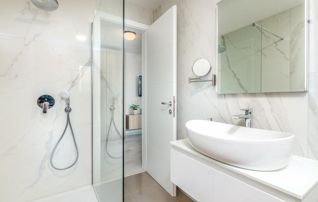 Modern Apartments Elle Malinska Вантачичи Екстериор снимка