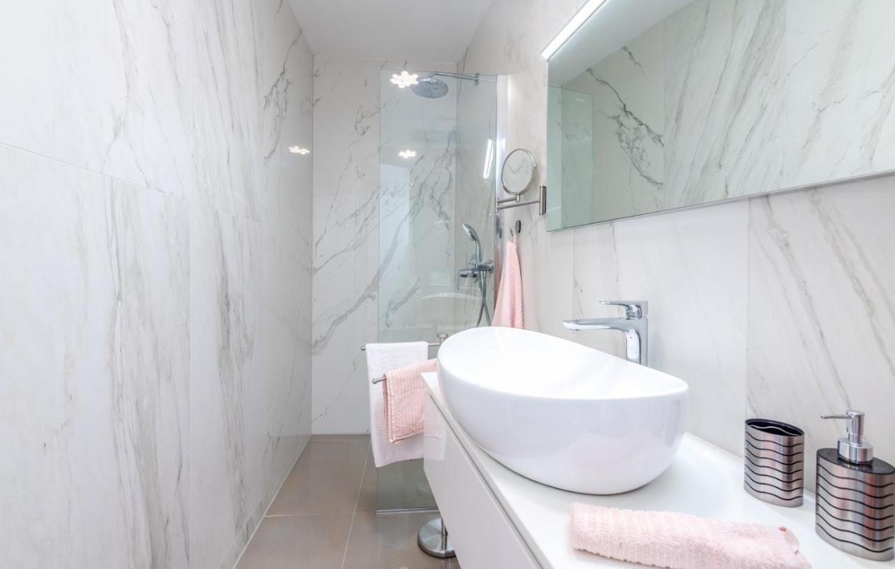 Modern Apartments Elle Malinska Вантачичи Екстериор снимка