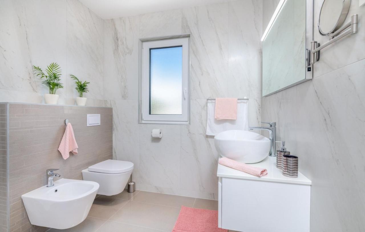 Modern Apartments Elle Malinska Вантачичи Екстериор снимка